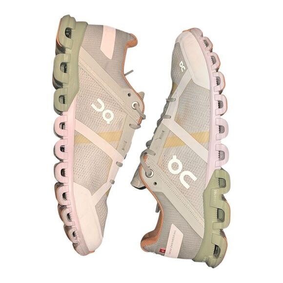 ON Cloudflow Running Shoes Aloe/White size Womens 7.5 - Picture 2 of 7